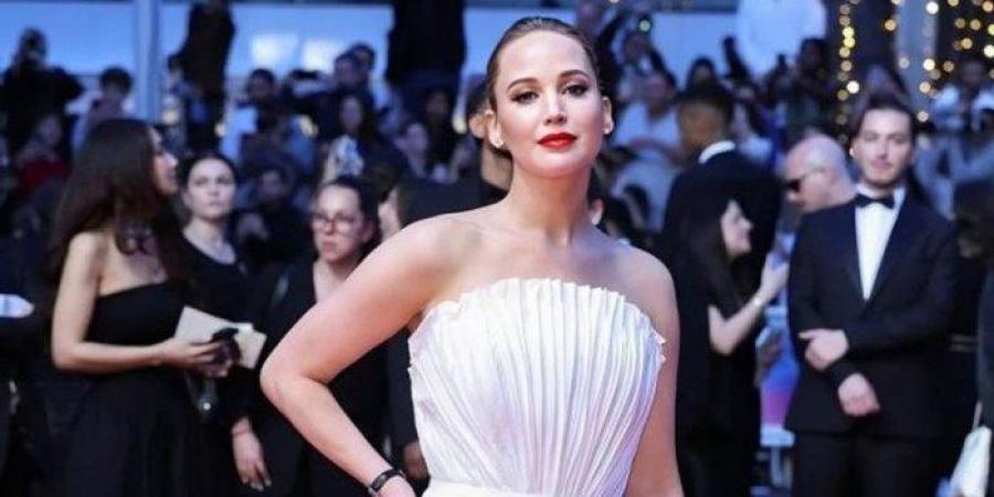 جينيفر لورانس وروبرت باتينسون يخطفان الأضواء في العرض الأول لـ "Die My Love" بمهرجان كان