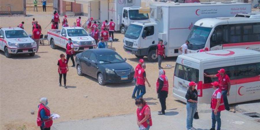 «صحتك تهمنا».. الهلال الأحمر تقدم خدمات الكشف الطبي والتحاليل بأسعار رمزية