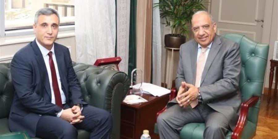وزير الكهرباء يستقبل سفير الجزائر بالقاهرة لبحث سبل دعم فرص التعاون
