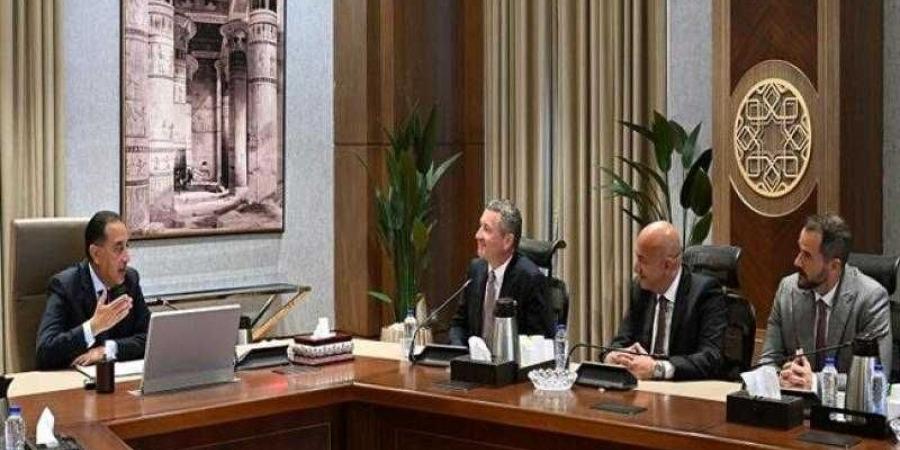 رئيس الوزراء يستقبل نائب رئيس شركة ”إكسون موبيل” العالمية لشئون الاستكشاف