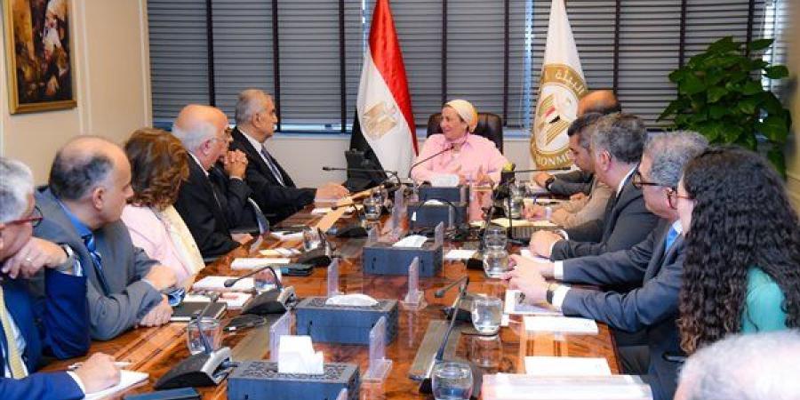 رجال الأعمال المصريين: شهادات الكربون ستشجع الشركات والمصانع على تحقيق التوافق البيئى 