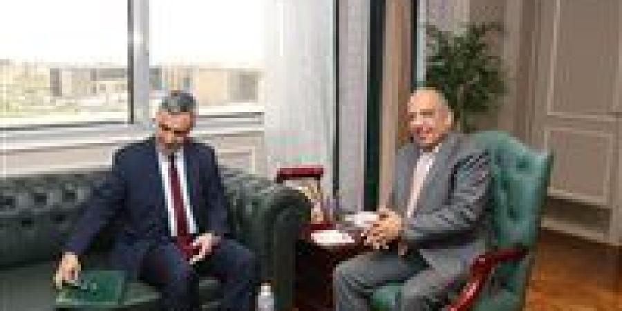 الكهرباء: التوسع فى مجالات التعاون والاستفادة من خبرات الشركات المصرية فى تطوير الشبكات وإقامة محطات المحولات