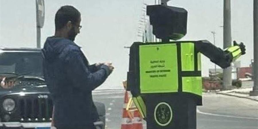 حقيقة ظهور صور لـ«روبوت المرور» في شوارع مصر