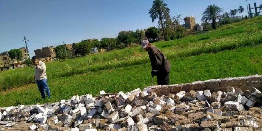 إزالة حالة بناء مخالف في المهد بمنطقة نجع الخطباء شرق مدينة الأقصر