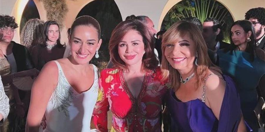 إلهام شاهين تهنئ أمينة خليل بمناسبة زواجها