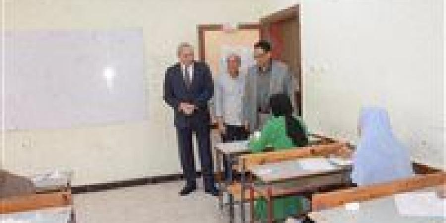 قرار عاجل من تعليم أسيوط بشأن طالبة بسبب تصوير الامتحان
