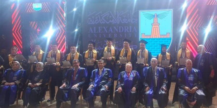 كلية الأعمال بالإسكندرية تحتفل بتخرج دفعة جديدة من الدراسات العليا المهنية