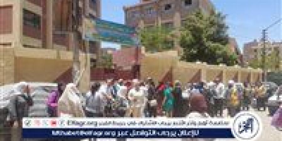 بدء توافد طلاب وطالبات الشهادة الاعدادية على اللجان فى ثانى أيام الامتحانات بأسيوط