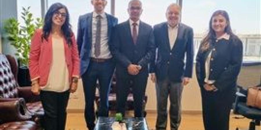 نائب وزير الإسكان يستقبل بعثة البنك الدولي لمتابعة "برنامج خدمات الصرف الصحي بالمناطق الريفية