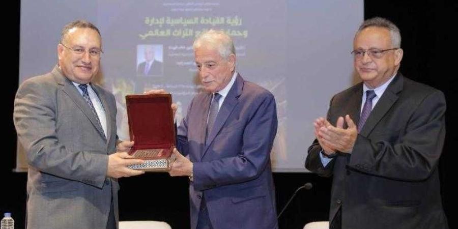 مستشار رئيس الجمهورية للتنمية المحلية يحاضر في مكتبة الإسكندرية