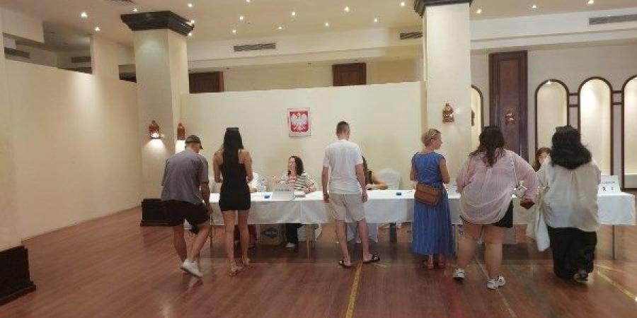 السياح البولنديون بالغردقة يصوتون في جولة الإعادة بالانتخابات الرئاسية