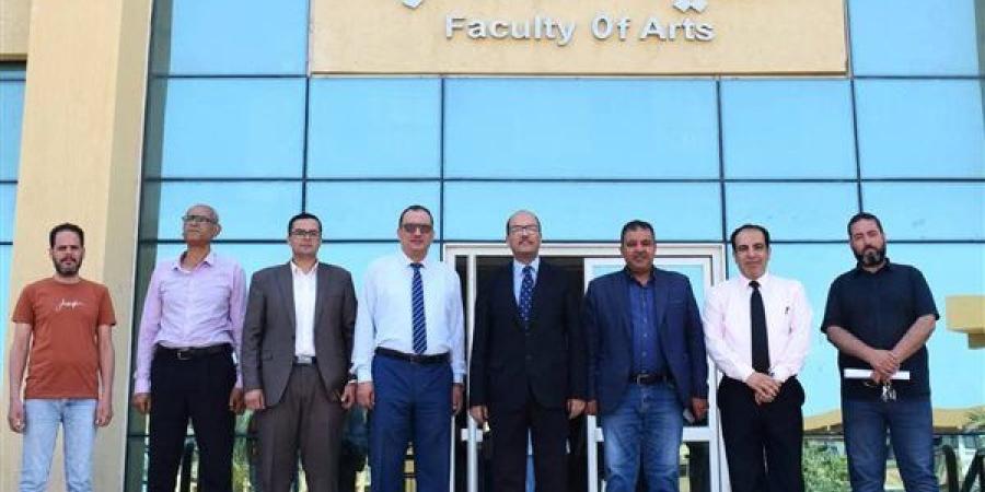 رئيس جامعة العريش يتفقد سير الامتحانات ويؤكد حسن الانتظام