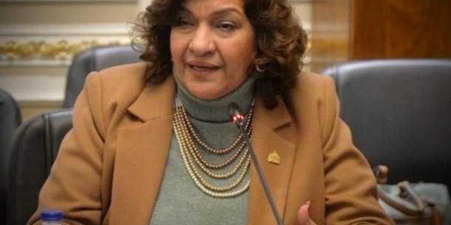النائبة ايفلين متى تتقدم بطلب إحاطة بشأن ارتفاع نسبة الملوحة وتغيير لون المياه ببحيرة المنزلة