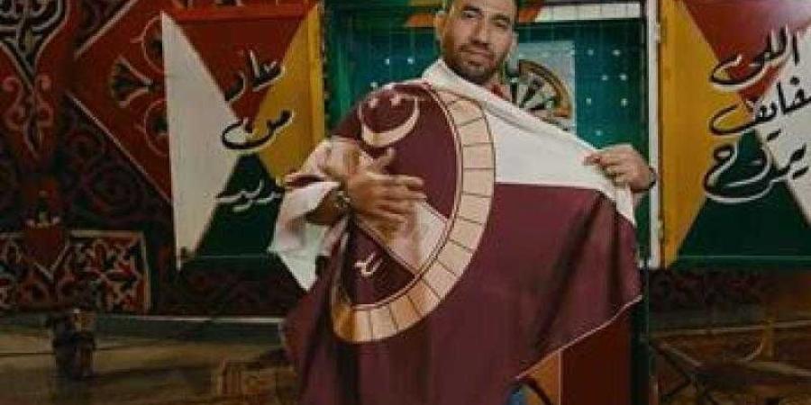 تريزيجيه يظهر بقميص الأهلي: ”الحكاية مستمرة في بيتي”