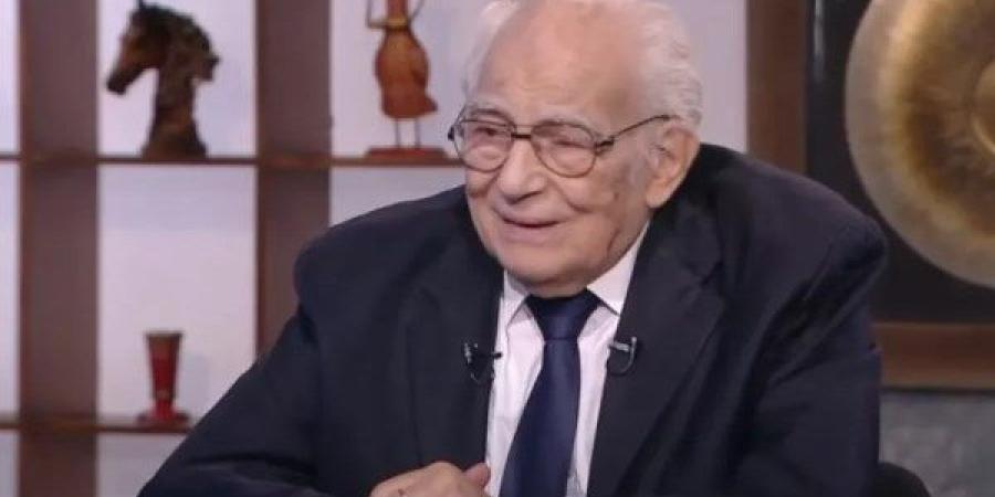 رشوان توفيق لـ"حديث القاهرة": علاقتي بعبد الرحمن أبو زهرة روحية وفنية لا تُنسى.. أسرتي متعلقة بالله