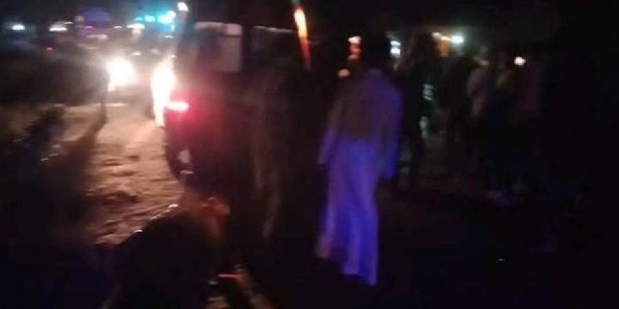 بالأسماء.. إصابة 13 سودانيًا في حادث انقلاب سيارة بطريق العلاقي في أسوان