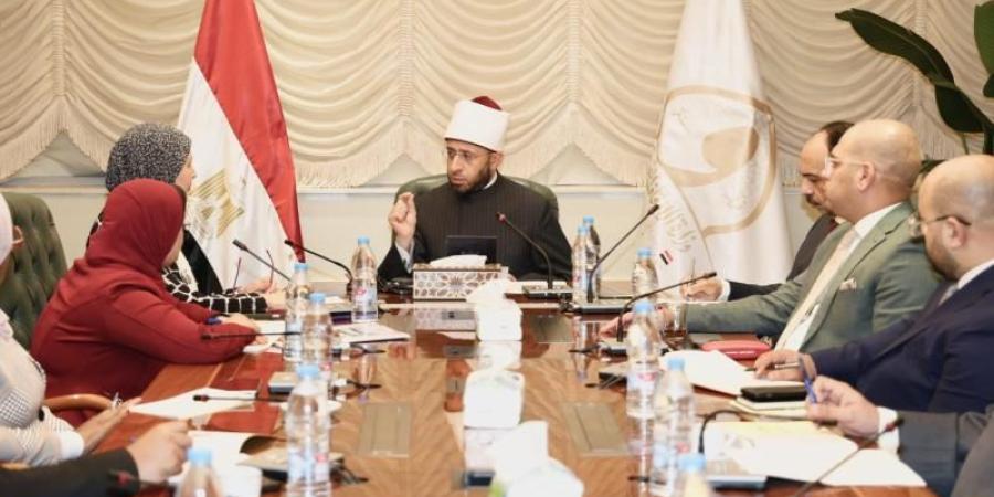 وزير الأوقاف يستقبل مديرة المركز القومي للبحوث الاجتماعية والجنائية بمقر الوزارة