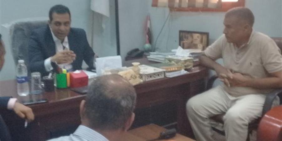 نائب محافظ قنا يتابع ملف التقنين ويؤكد: التحول الرقمي ركيزة لتطوير الأداء