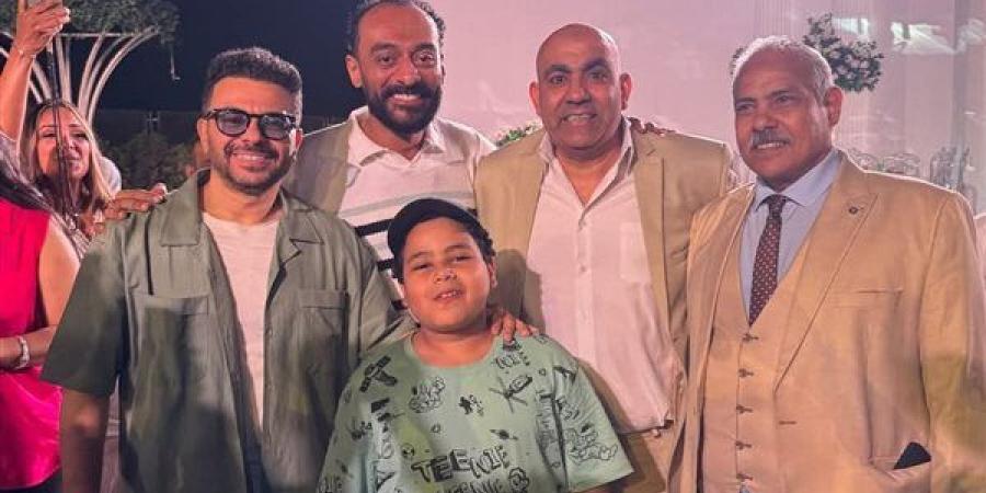 كريم الحسيني يهنئ مصطفي منصور وهايدى رفعت بخطوبتهما