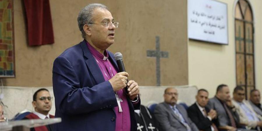 رئيس الطائفة الإنجيلية يختتم جولته الرعوية بقرى المنيا بزيارة نزلة النخل بأبو قرقاص