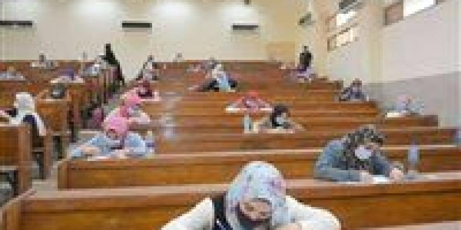 انتهاء امتحانات الفصل الدراسي الثاني بكلية الحقوق بقنا