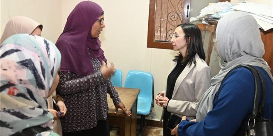 محافظ البحيرة توجه بسرعة تطوير الوحدة الصحية بإدفينا.. صور