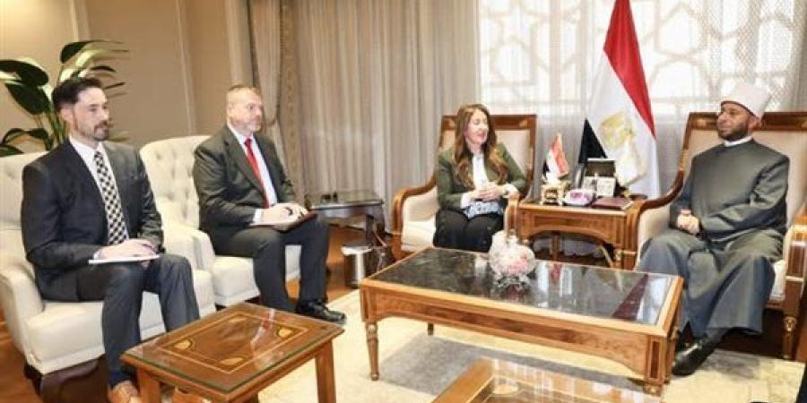 وزير الأوقاف يبحث مع السفيرة الأمريكية لدى مصر سبل تعزيز التعاون الثنائي