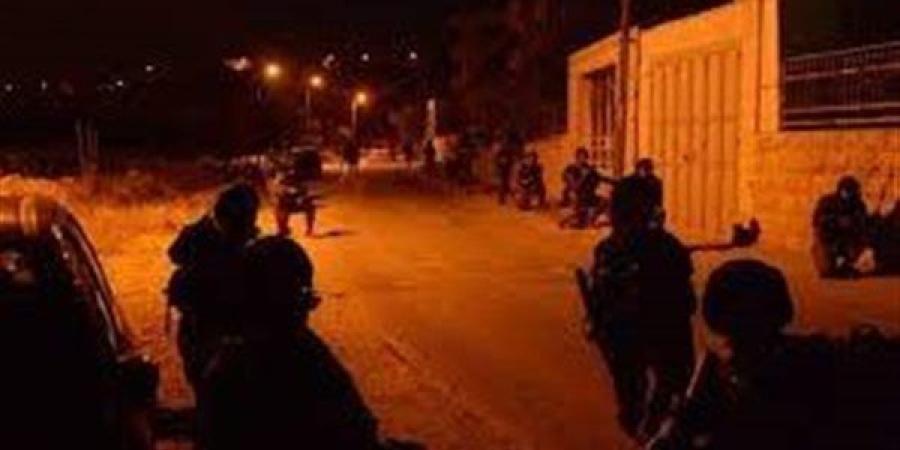 فلسطين.. الاحتلال يعتدي بالضرب على شاب من مخيم الفوار قرب أريحا