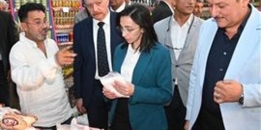 محافظ البحيرة تفتتح شادرًا للحوم البلدية وتتفقد المنفذ الثابت لحياة كريمة والمعرض الدائم لتوفير اللحوم بأسعار مخفضة