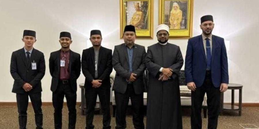 أمين ”البحوث الإسلامية” يصل بروناي للمشاركة في مؤتمر دولي حول تحديات العصر الرقمي