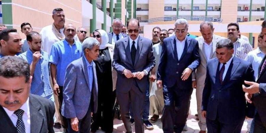 محافظ سوهاج يتفقد المدرسة المصرية اليابانية ويفتتح حديقة الزهور بجهينة