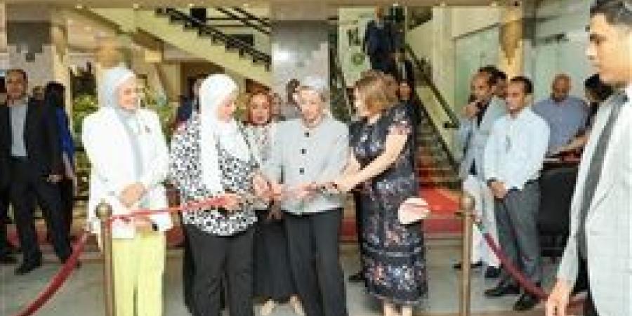 وزيرة البيئة تفتتح معرض "إعادة التدوير" لمؤسسة لمسات للفن التشكيلي
