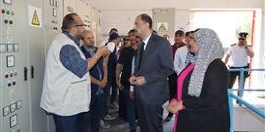 محافظ سوهاج يتفقد مشروعات المياه والصرف الصحي استعداداً لعيد الأضحى المبارك