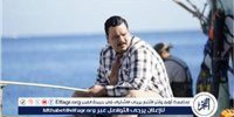 "تريند في لحظة.. مصطفى غريب يشعل السوشيال ميديا بصورة مبهمة ومشروع فني مرتقب"