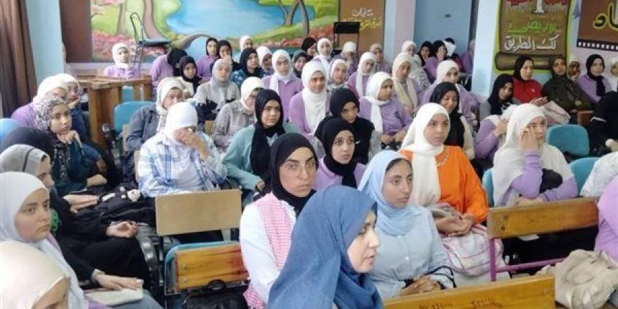 محافظ الشرقية يشيد بمجهودات وحدة السكان بالديوان العام