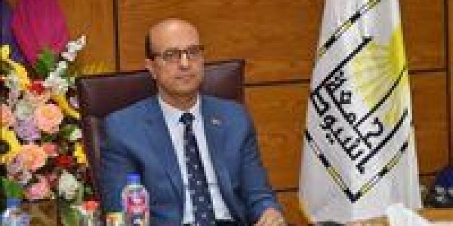 رئيس جامعة أسيوط يكلف الدكتور علاء عبدالحفيظ قائمًا بعمل عميد كلية التجارة