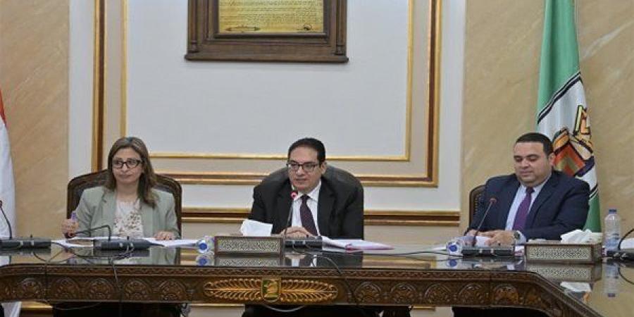 رئيس جامعة القاهرة يعقد اجتماعات مكثفة لتطوير سير العمل بالجامعة