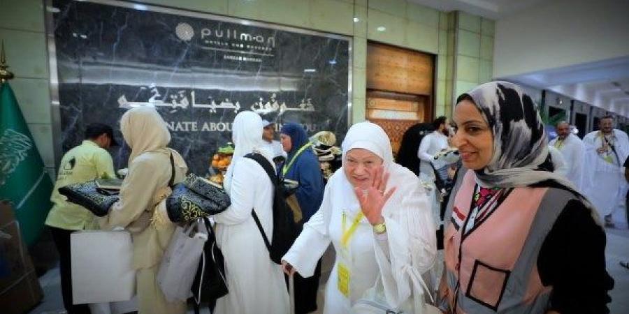 بعثة أسر شهداء الشرطة تغادر مطار القاهرة لأداء فريضة الحج