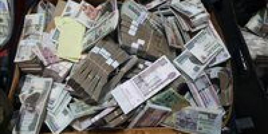 ضبط قضايا إتجار بالنقد الأجنبي بقيمة 8 ملايين جنيه خلال 24 ساعة