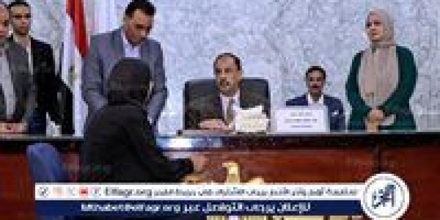 محافظ سوهاج يعقد اللقاء الجماهيري الأسبوعي للاستماع إلى شكاوى وطلبات المواطنين