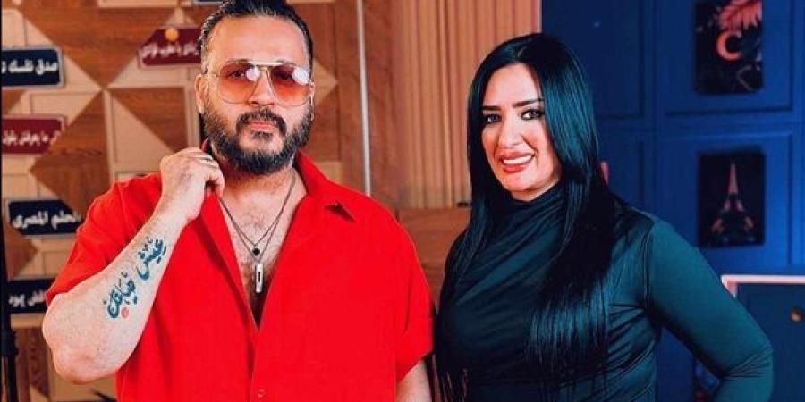 إيساف يبكي على شقيقه الراحل في لقاء صادم مع سيرا إبراهيم: "فقدانه كسرني"