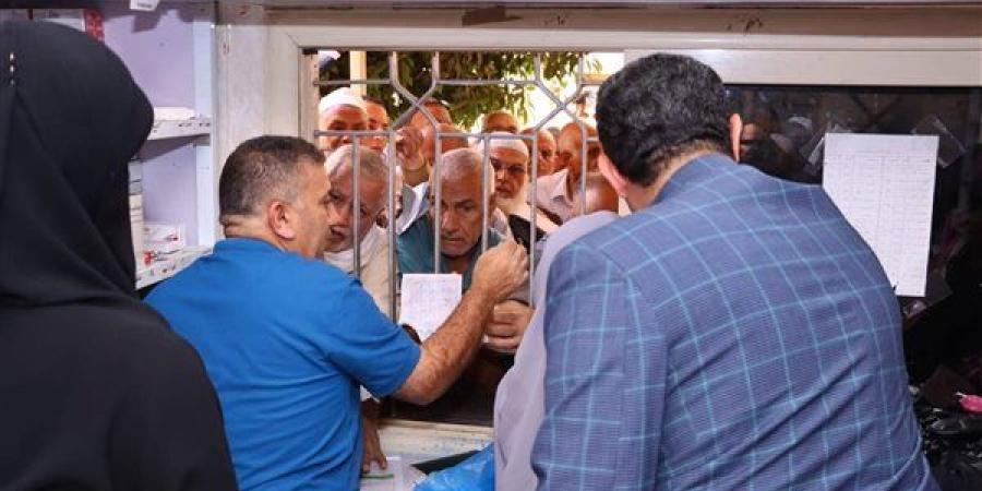 محافظ دمياط يتابع أعمال صرف أدوية التأمين الصحي