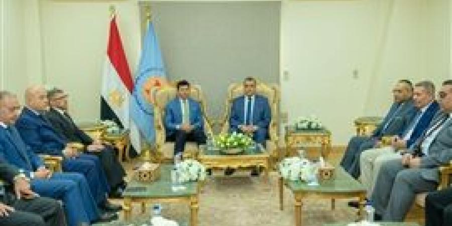 خلال زيارتهما لمصنع النجيل الصناعي "كابتكس".. وزيرا "الإنتاج الحربي" و"الشباب والرياضة" يتابعان مستجدات التعاون المشترك