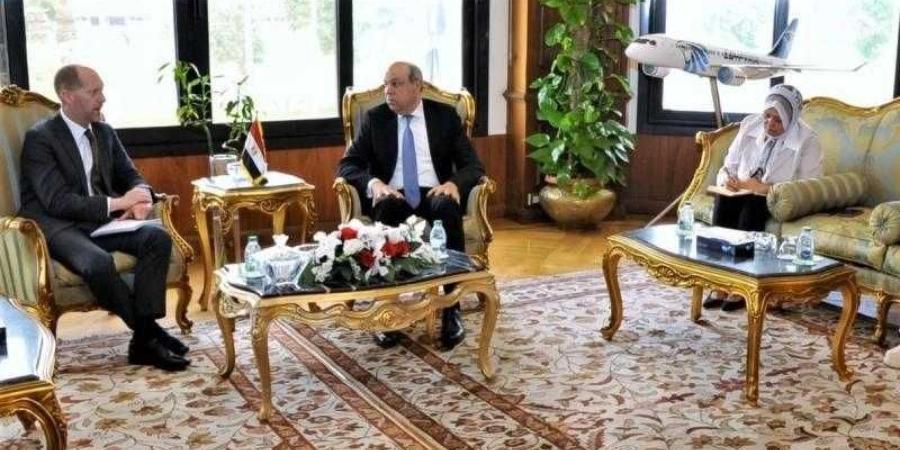وزير الطيران المدني يلتقي وفد من مسئولى البنك الأوروبي لإعادة الإعمار والتنمية (EBRD)