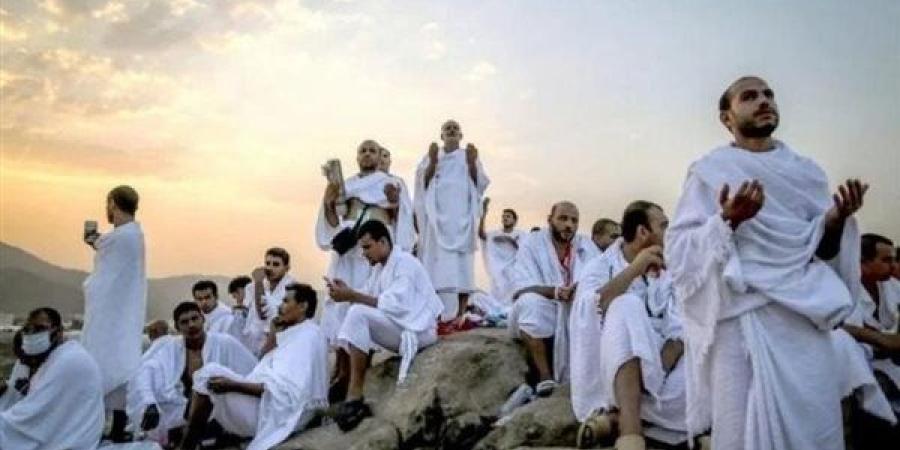 حكم وقوف النائم والمغمى عليه بعرفة في الحج.. هل يُشترط اليقظة لصحة الوقوف؟