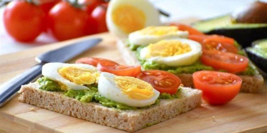البيض المسلوق.. كنز غذائي يومي لصحة القلب والعضلات والدماغ