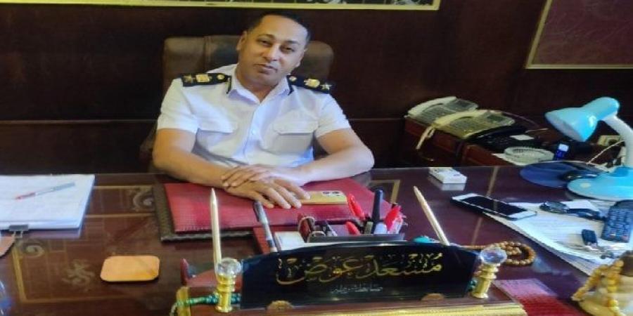 لفتة إنسانية.. مأمور قسم شرطة جمصة يسدد ثمن وجبة غذائية لشاب عجز عن الدفع