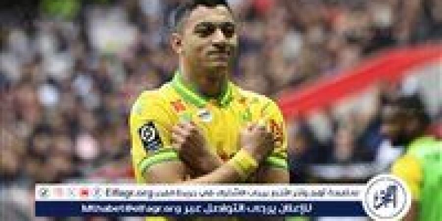 مصطفى محمد يدعم الزمالك من مدرجات ستاد القاهرة في نهائي الكأس