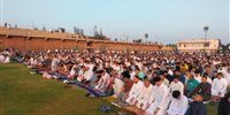 المواطنون يؤدون صلاة عيد الأضحى في ساحات الشرقية