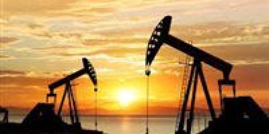 انخفاض منصات التنقيب عن النفط والغاز الطبيعي بالولايات المتحدة للأسبوع الثالث علي التوالي